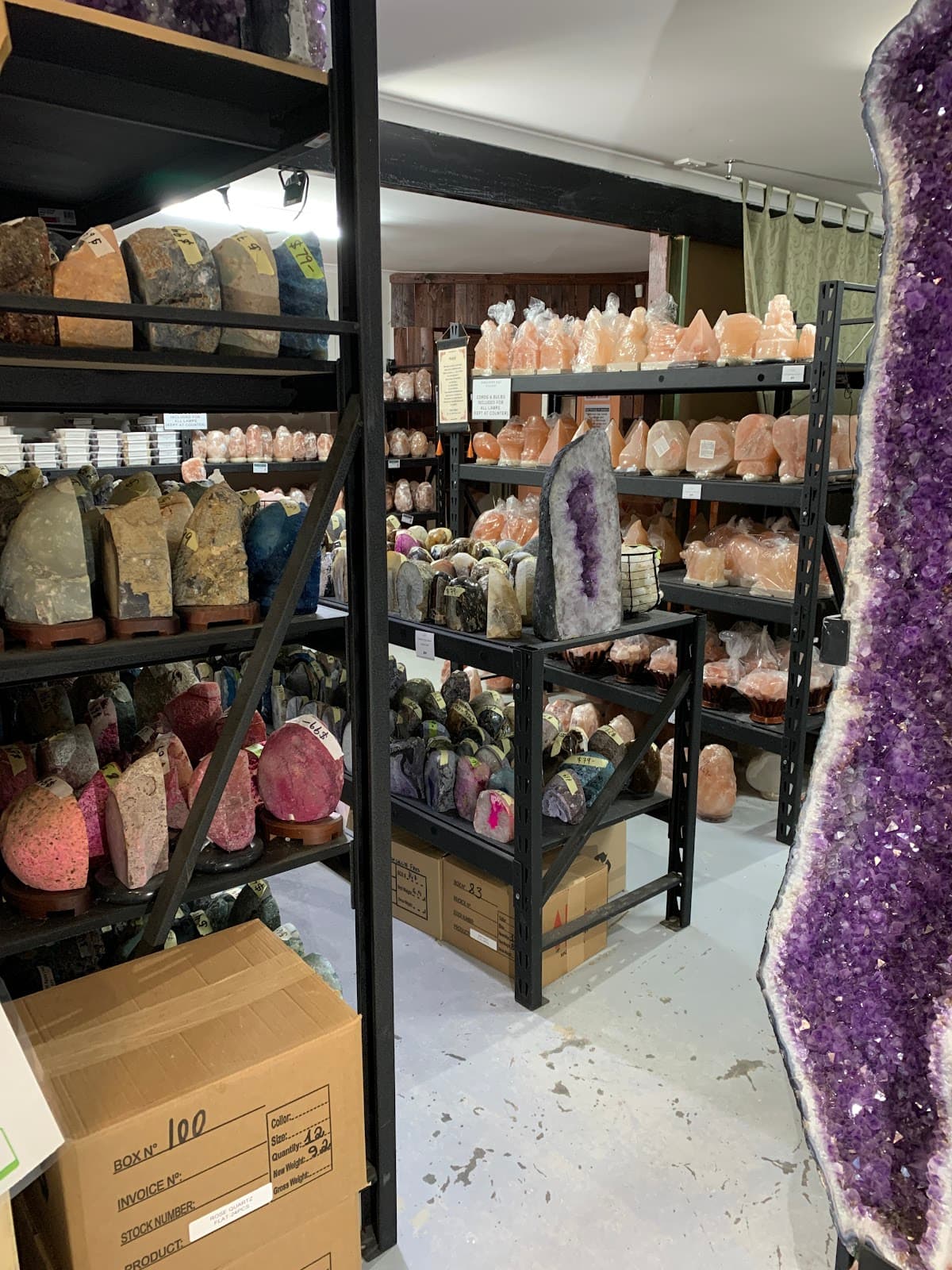 Crystal Factory & Himalayan Salt Factory photo 4